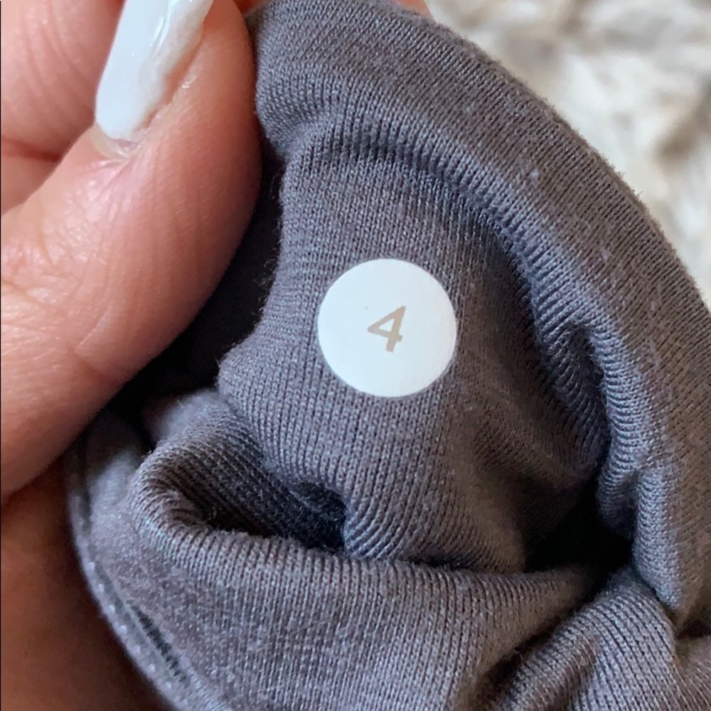 🍋lululemon athletica cropped leggings🍋 - Picture 3 of 4